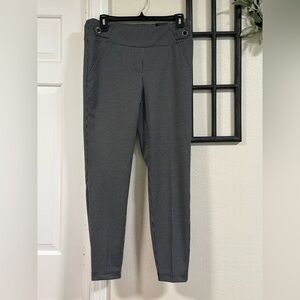 NWT SOHO Apparel Ltd Women’s Pull On Skinny Pant with Faux Buttons & Faux Pocket